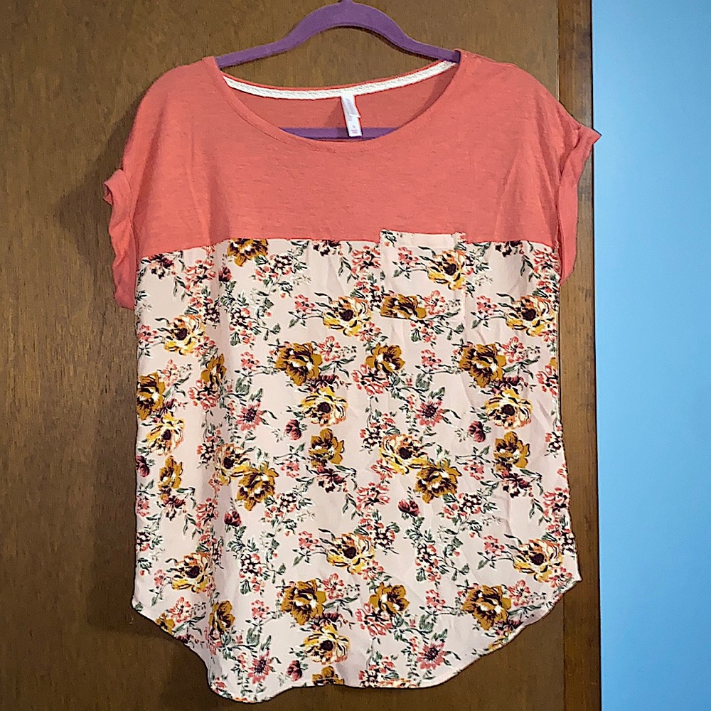 🌸Small floral blouse🌸